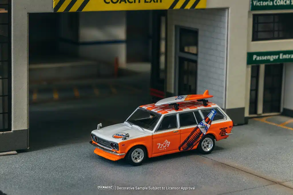 Tarmac Works - Datsun Bluebird 510 Wagon FANTA - GLOBAL64 - Scala 1/64 T64G-026-FA - Image 3