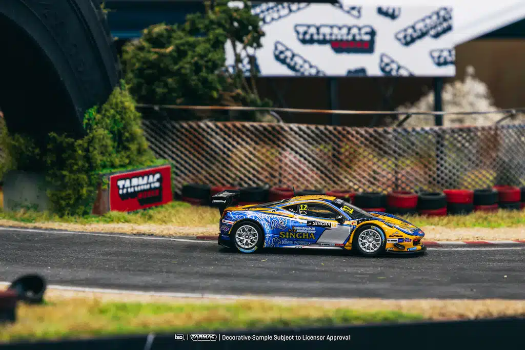 Tarmac Works - Ferrari 458 Italia GT3 GT Asia 2016 C. Van Dam / P. Bhirombhakdi - HOBBY64 - Scala 1/64 T64-074-16GTA12 - Image 5