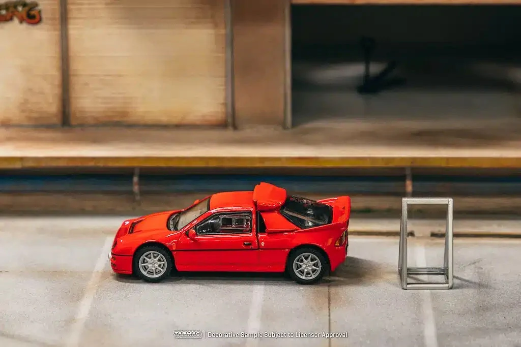 Tarmac Works - Ford RS200 Red - HOBBY64+ - Scala 1/64 T64PR-001-RE - Image 6