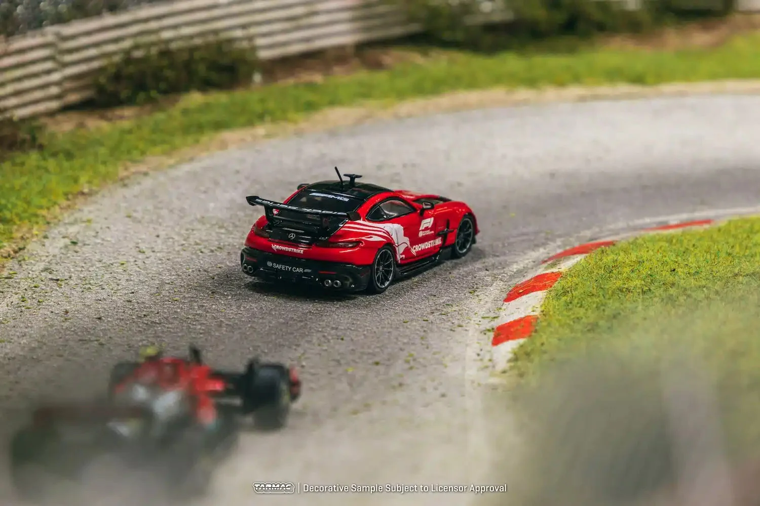 Tarmac Works - Mercedes-Benz AMG GT Black Series Safety Car - GLOBAL64 - Scala 1/64 T64G-042-SC - Image 3