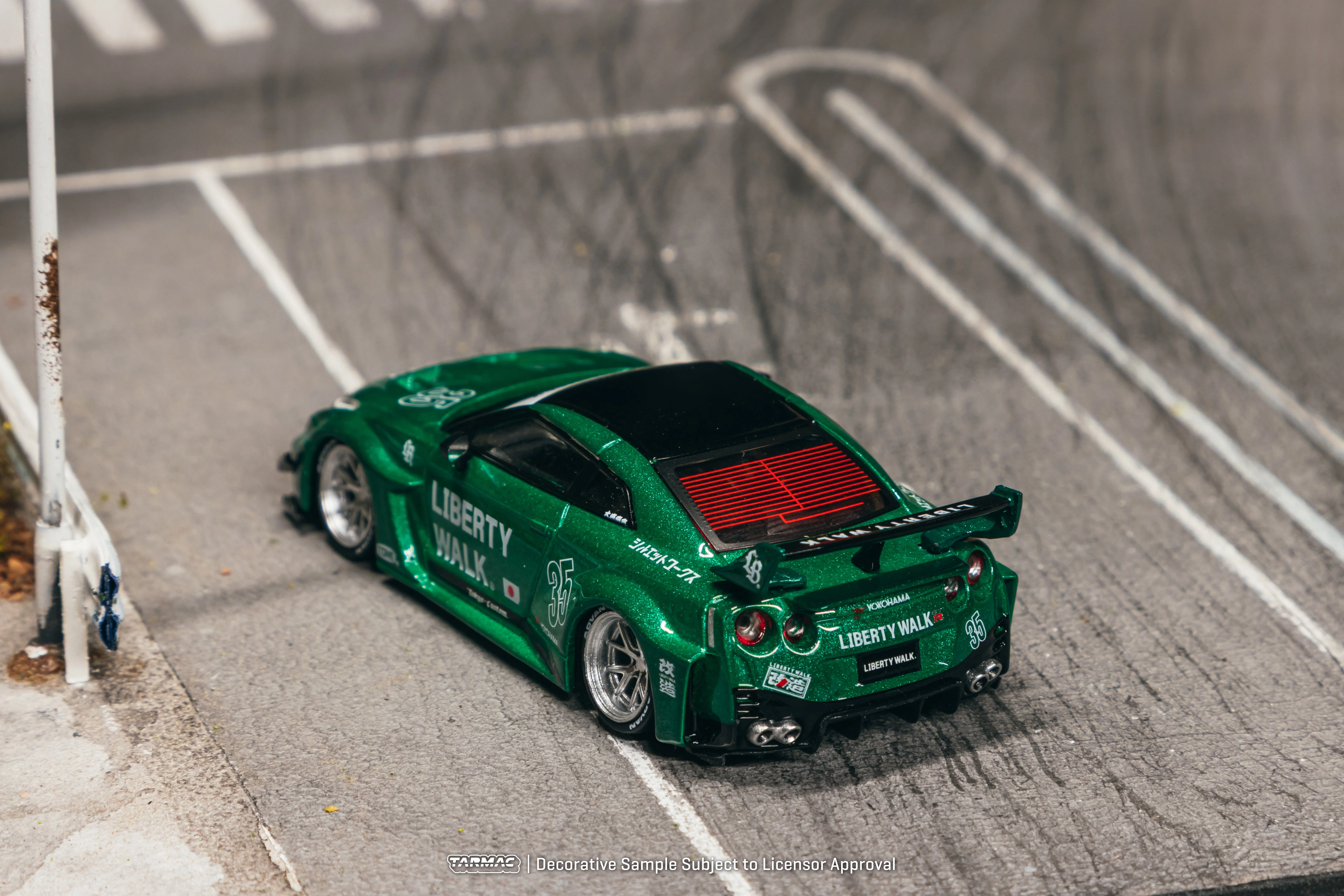 [PRE-ORDER] Tarmac Works - Nissan GT-R (R35) Super Silhouette Emerald Green - HOBBY64 - Scala 1/64 T64-105-EG - Image 5