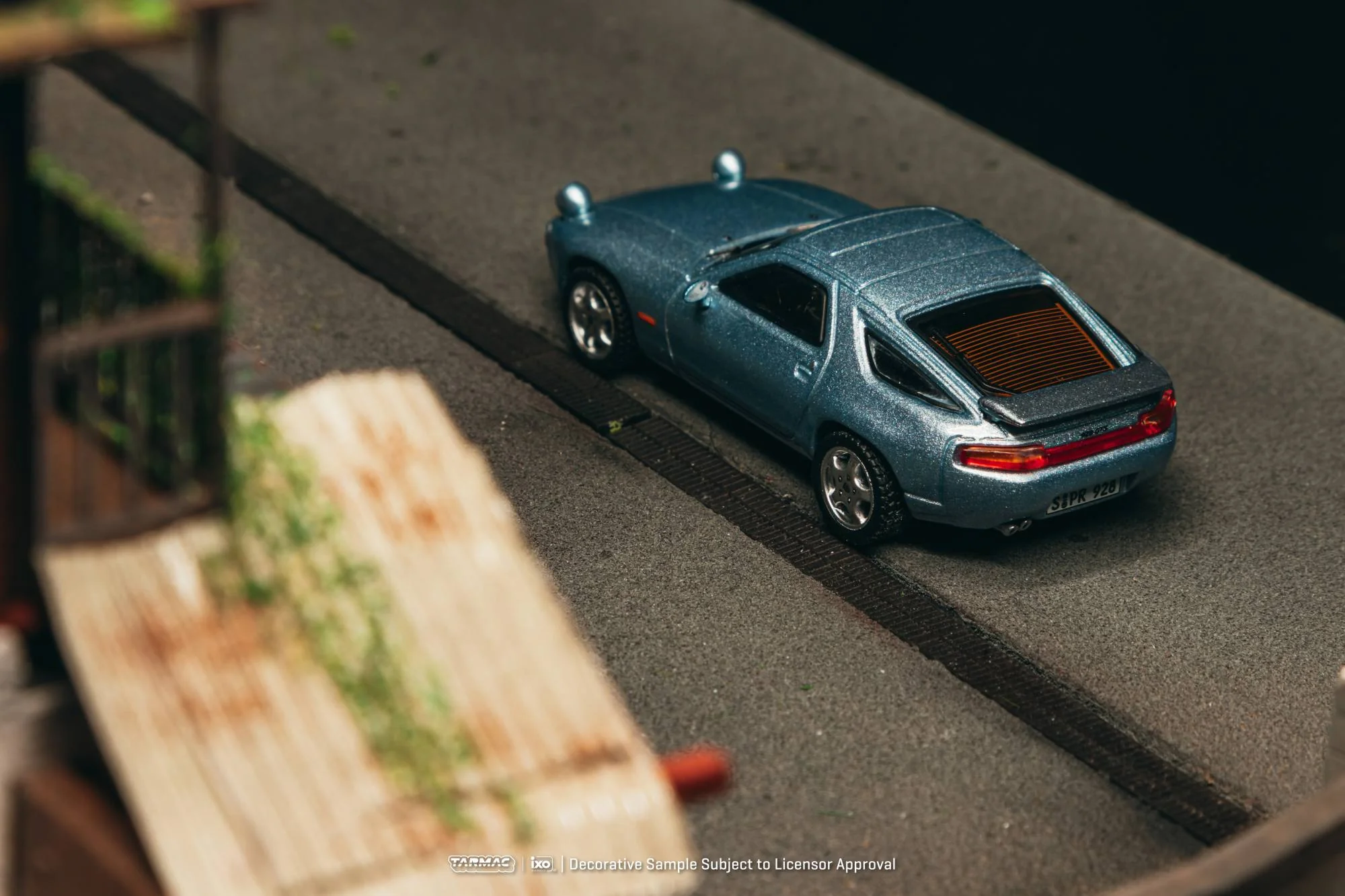 [PRE-ORDER] Tarmac Works - Porsche 928 GTS Blue Metallic 1992 - GLOBAL64 - Scala 1/64 T64G-084-BL - Image 3