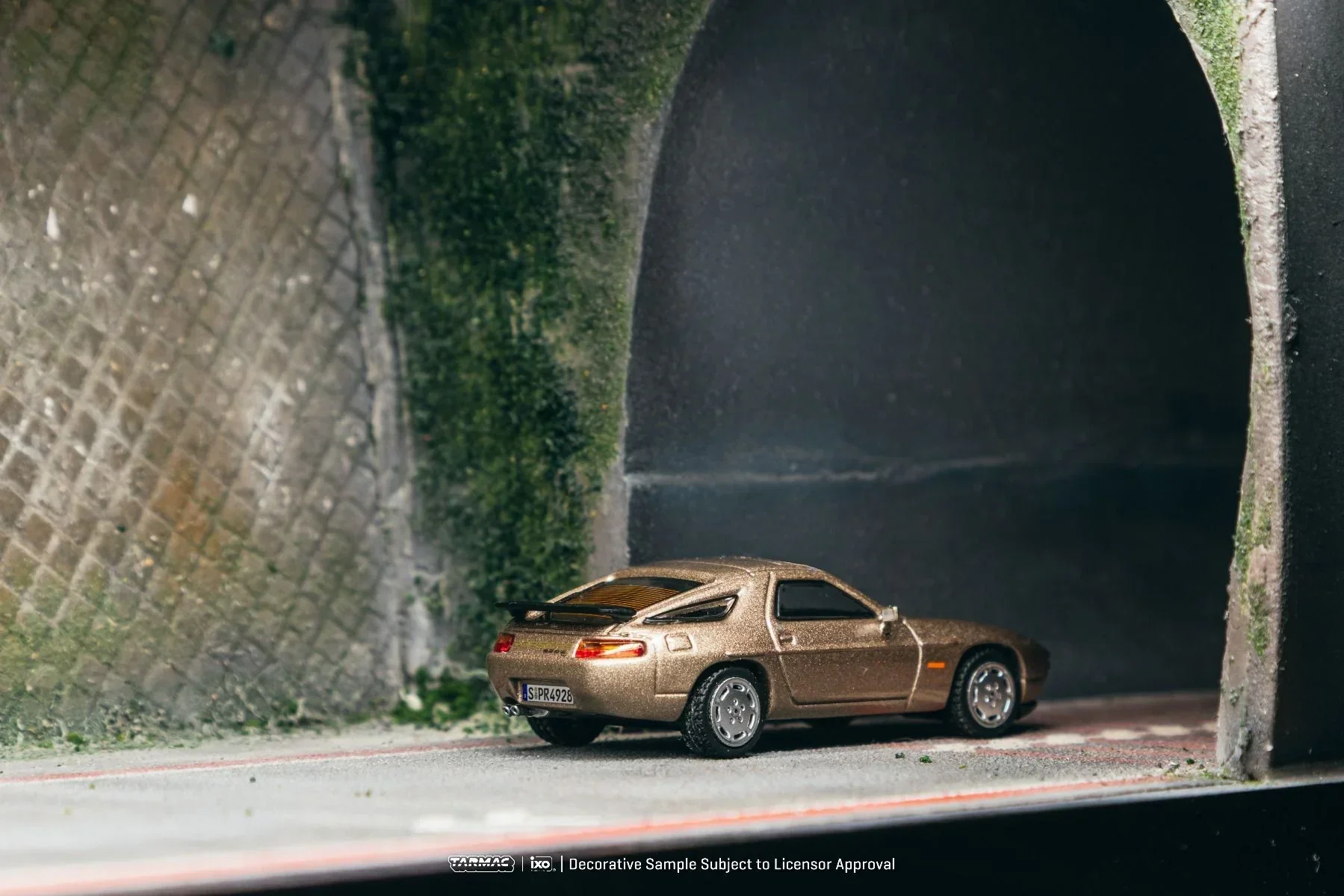 [PRE-ORDER] Tarmac Works - Porsche 928 S4 Platinum Metallic 1992 - GLOBAL64 - Scala 1/64 T64G-085-PM - Image 3