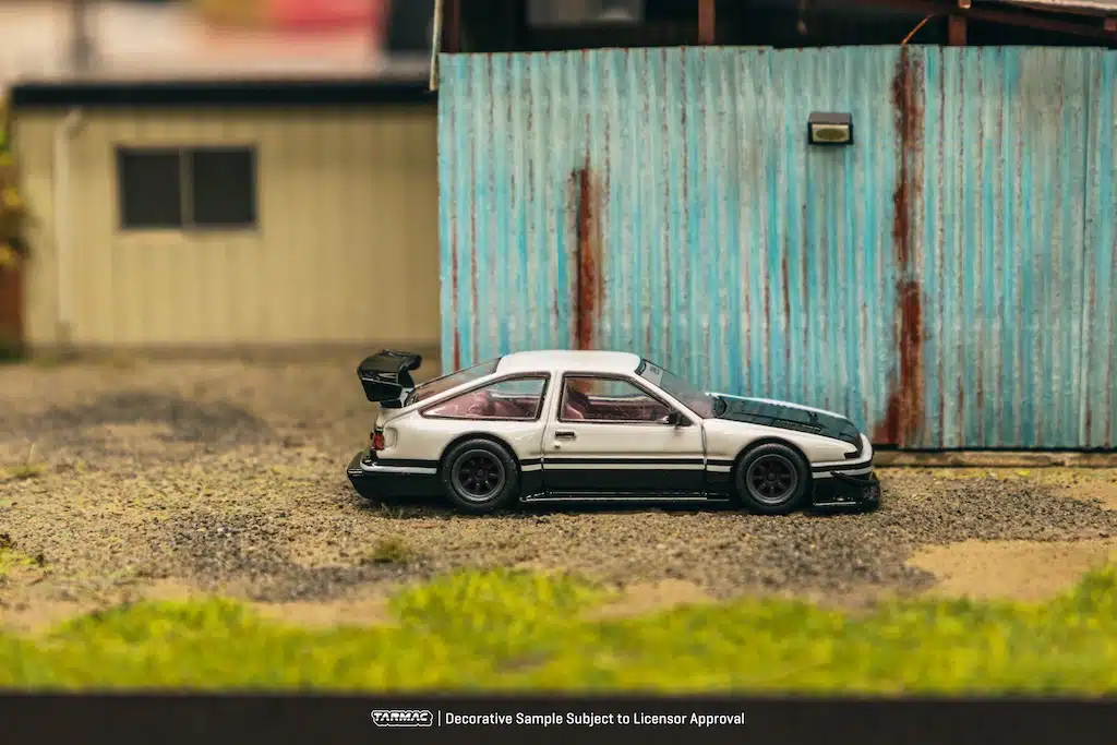 Tarmac Works - Toyota Sprinter Trueno AE86 Widebody by Jon Sibal White / Black "Global64" Series - Scala 1/64 T64G-060-WB - Image 4