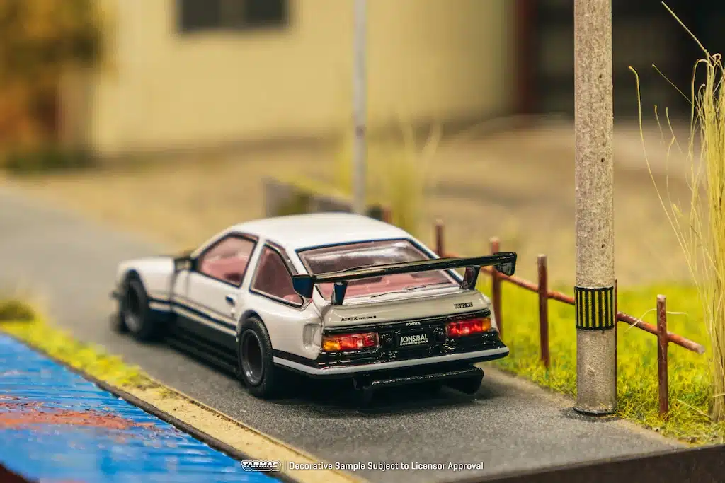 Tarmac Works - Toyota Sprinter Trueno AE86 Widebody by Jon Sibal White / Black "Global64" Series - Scala 1/64 T64G-060-WB - Image 5